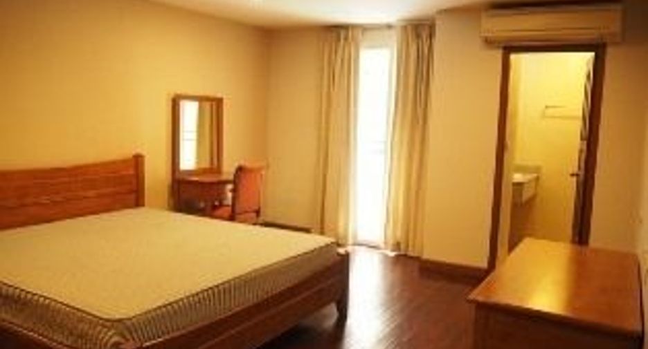 For rent 2 bedrooms condo in Pathum Wan, Bangkok