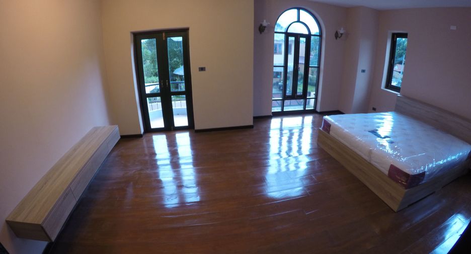 Casa en venta de 5 habitaciones en Hang Dong, Chiang Mai