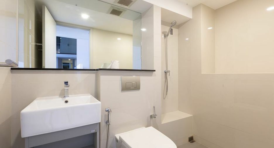 For sale 1 bed condo in Sathon, Bangkok