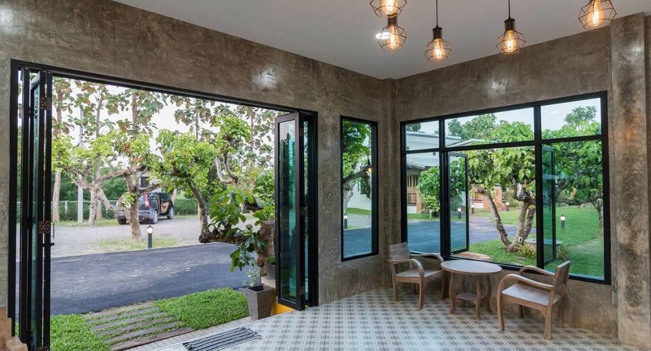 For sale and for rent 5 bedrooms villa in Saraphi, Chiang Mai
