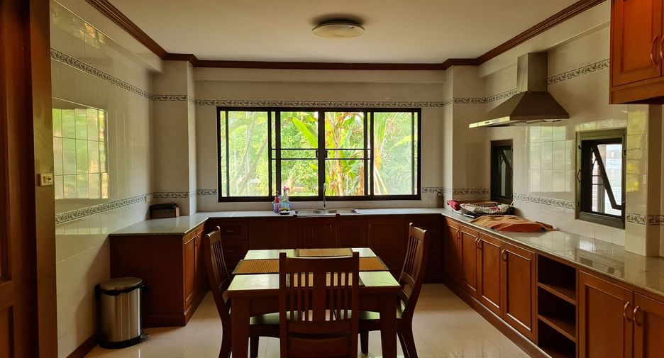 Casa en venta de 4 habitaciones en San Sai, Chiang Mai