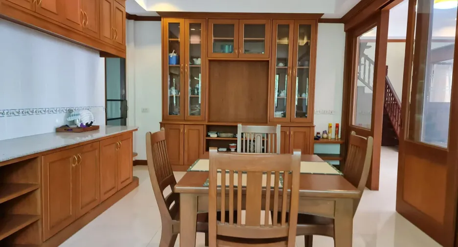 Casa en venta de 4 habitaciones en San Sai, Chiang Mai
