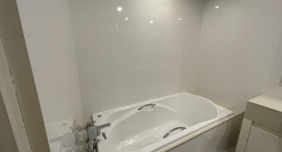Condo en alquiler de 2 habitaciones en Khlong Toei, Bangkok