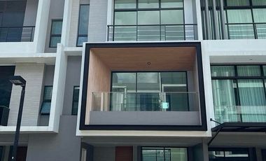 For sale 3 ベッドルーム townhouse in Saphan Sung, Bangkok