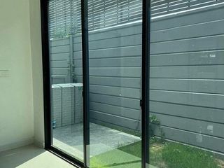 Casa adosada en venta de 3 habitaciones en Saphan Sung, Bangkok