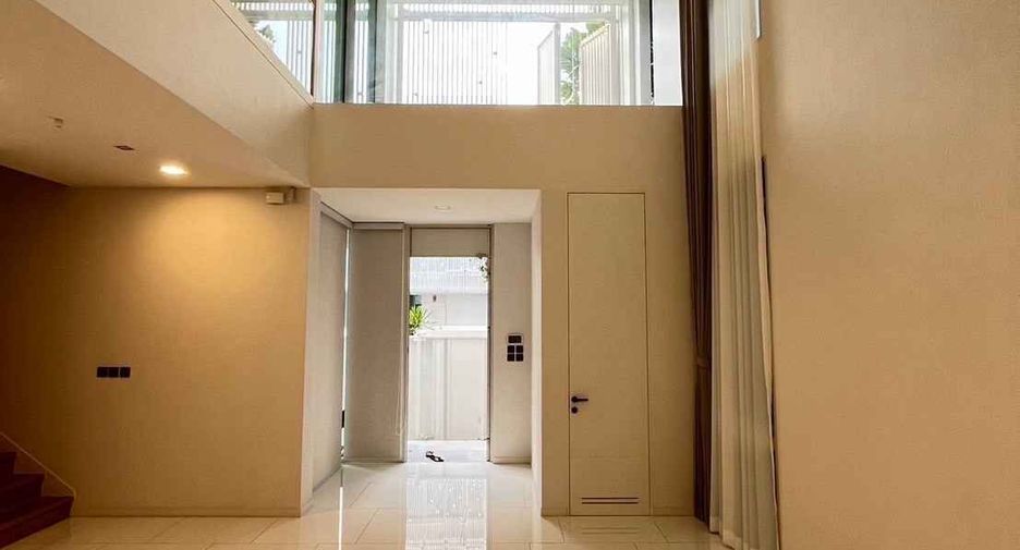 À louer 4 chambres maison à Bueng Kum, Bangkok