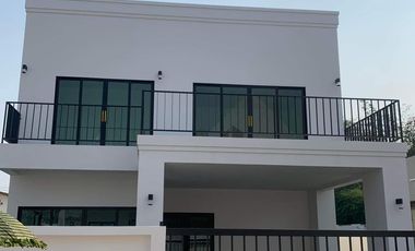 For sale 4 bedrooms house in Mueang Chiang Mai, Chiang Mai