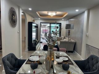 For rent 3 ベッドルーム house in Yan Nawa, Bangkok