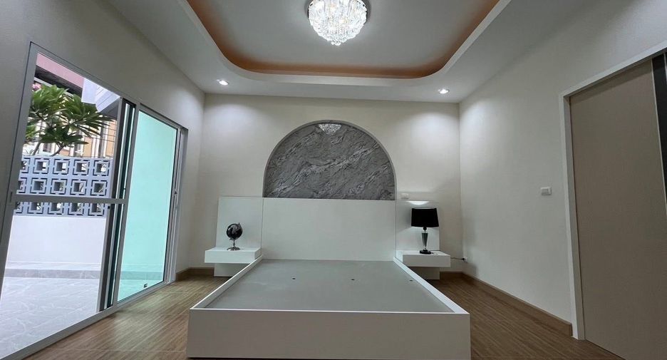 Casa en alquiler de 3 habitaciones en Yan Nawa, Bangkok