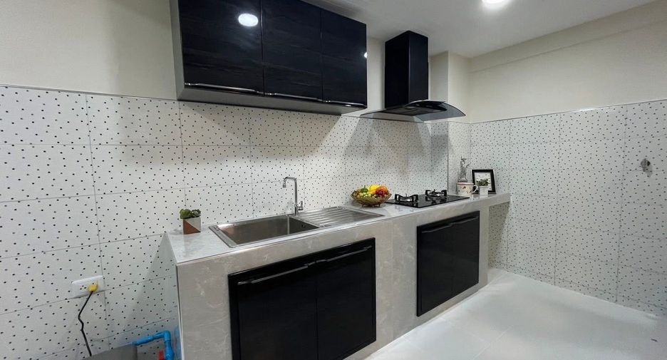 Casa en alquiler de 3 habitaciones en Yan Nawa, Bangkok