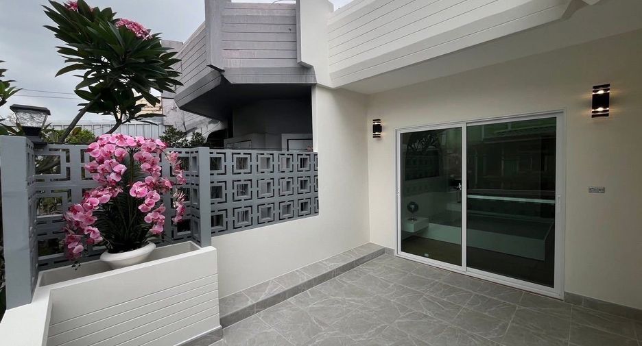 Casa en alquiler de 3 habitaciones en Yan Nawa, Bangkok
