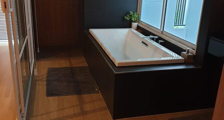 For rent 4 bedrooms house in Suan Luang, Bangkok