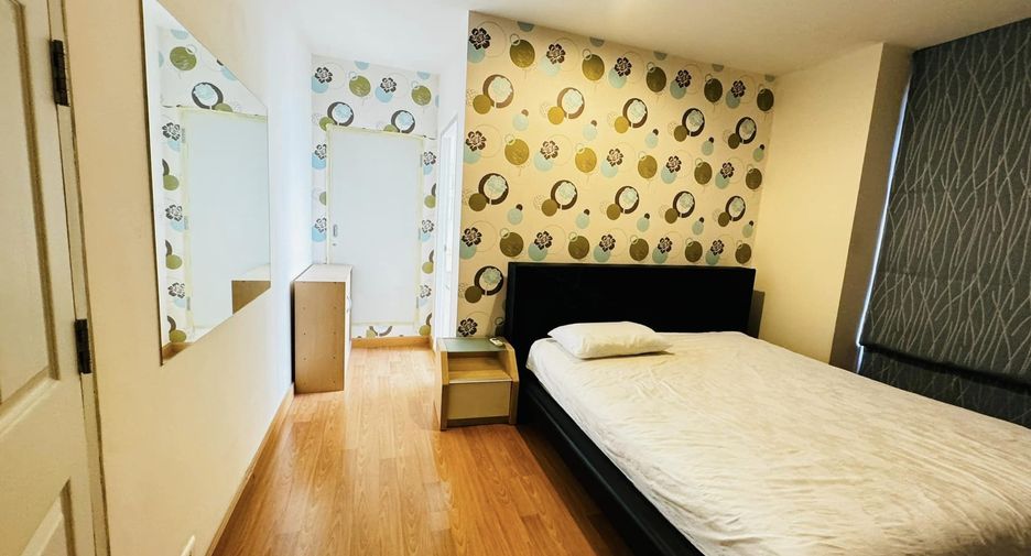 For rent 2 bedrooms condo in Huai Khwang, Bangkok