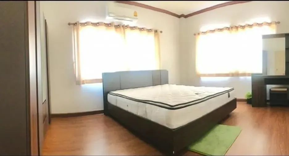 À louer 4 chambres maison à San Kamphaeng, Chiang Mai