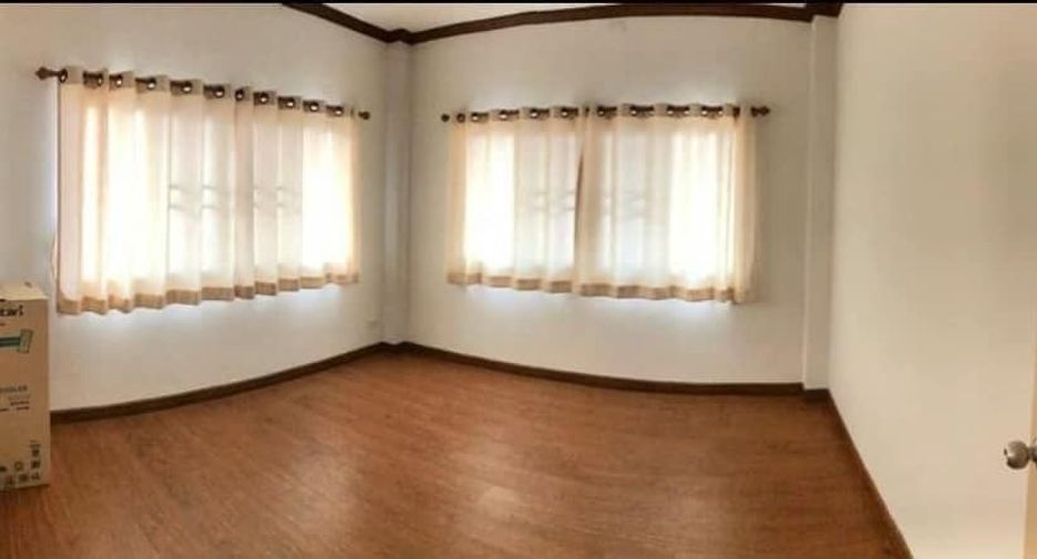 À louer 4 chambres maison à San Kamphaeng, Chiang Mai