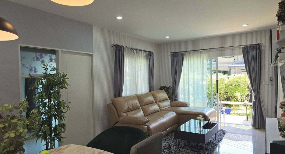 Haus zur Miete mit 4 Zimmer in Mueang Phuket, Phuket