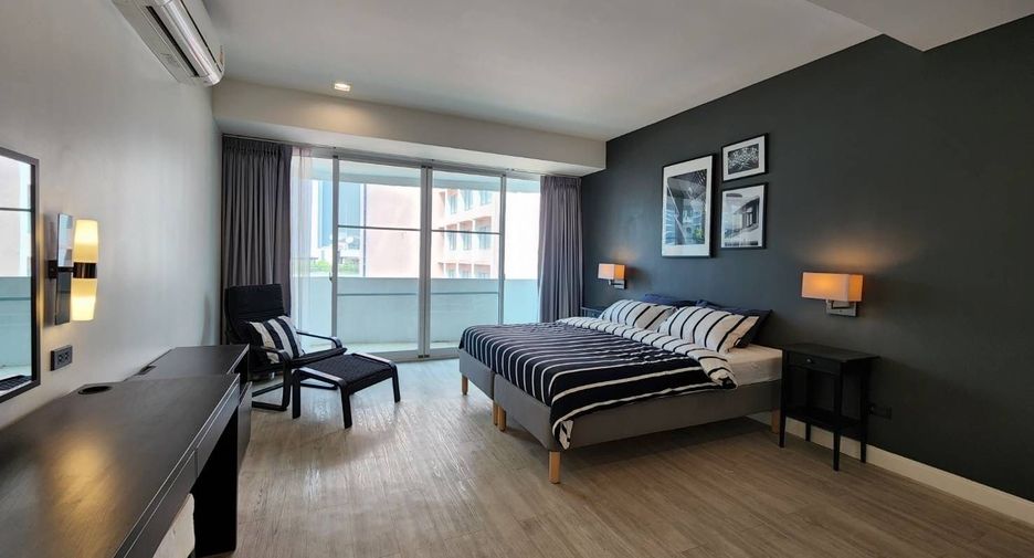 For rent 3 bedrooms condo in Khlong Toei, Bangkok