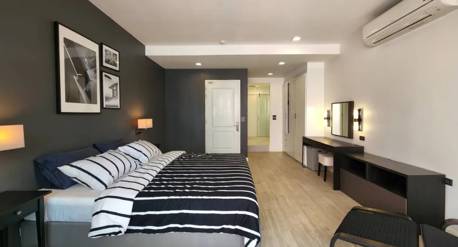 For rent 3 bedrooms condo in Khlong Toei, Bangkok