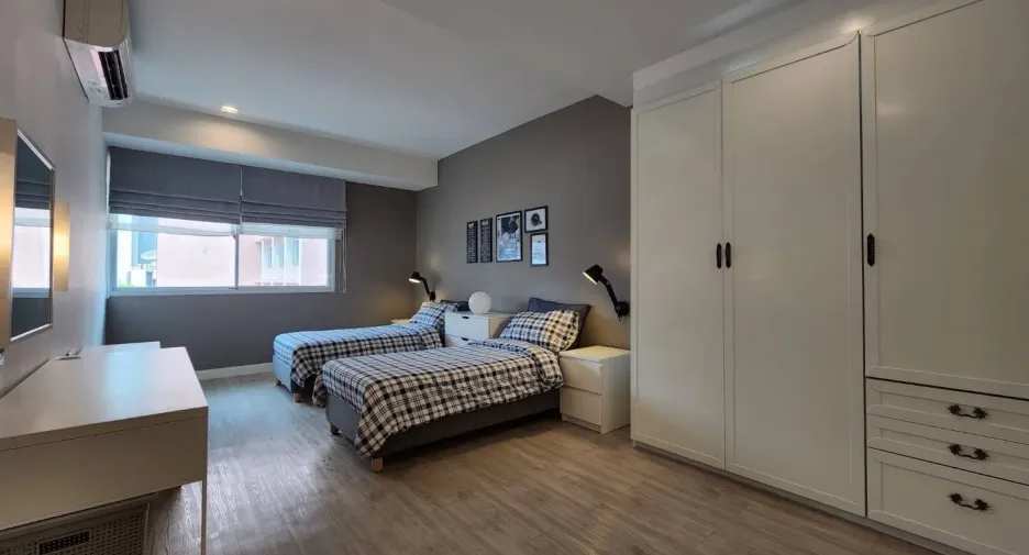 For rent 3 bedrooms condo in Khlong Toei, Bangkok