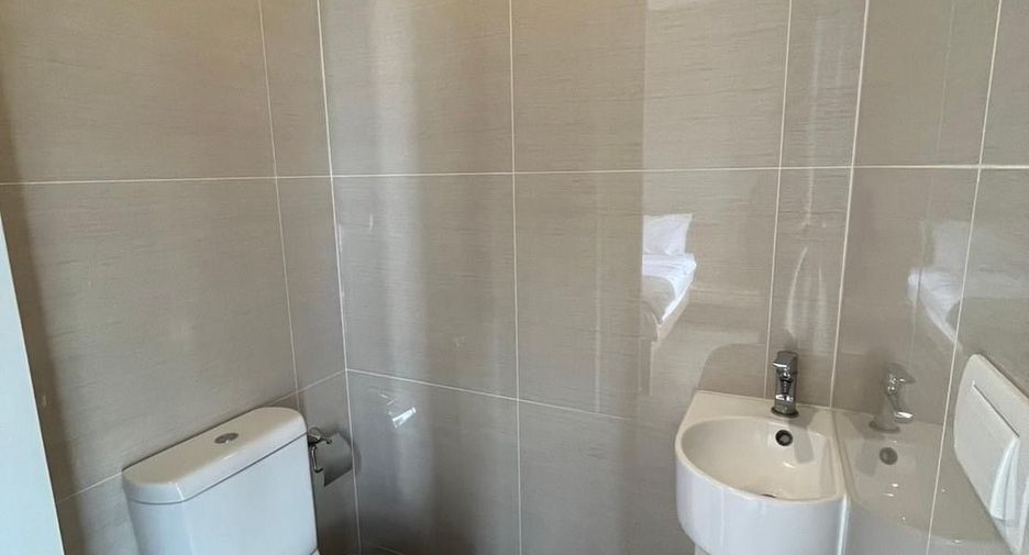 For rent studio condo in Khlong Toei, Bangkok