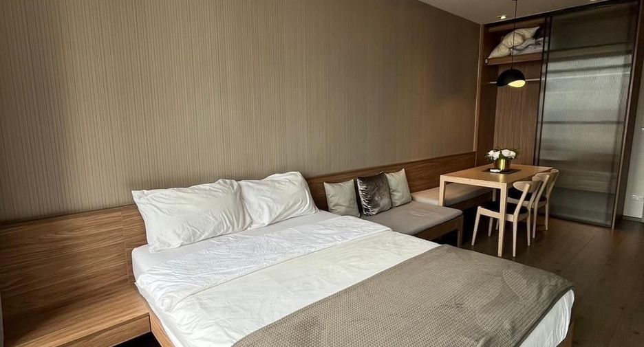 For rent studio condo in Khlong Toei, Bangkok