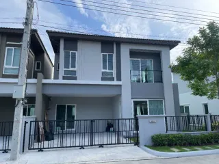 Haus zur Miete mit 3 Zimmer in Bang Phli, Samut Prakan