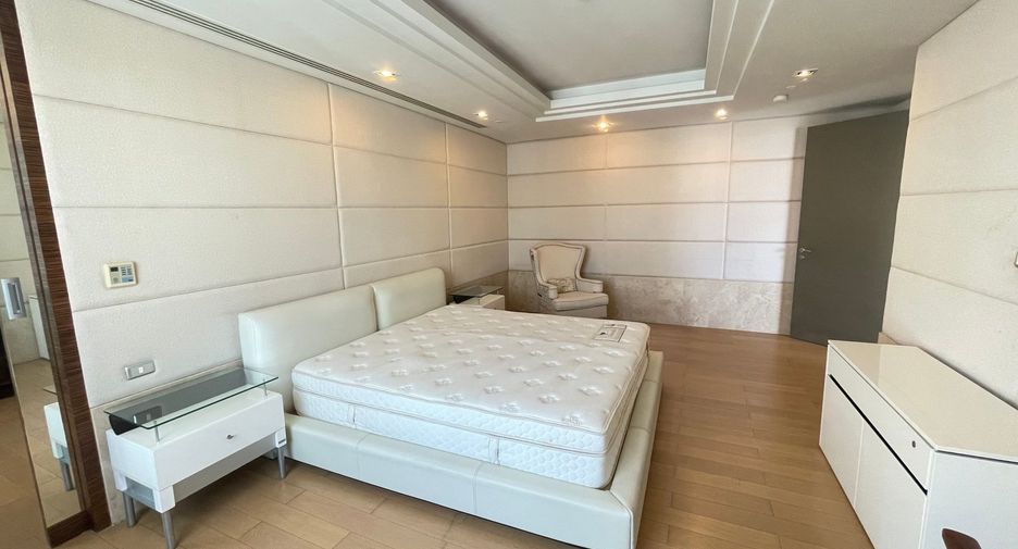 For rent 4 bedrooms condo in Khlong Toei, Bangkok