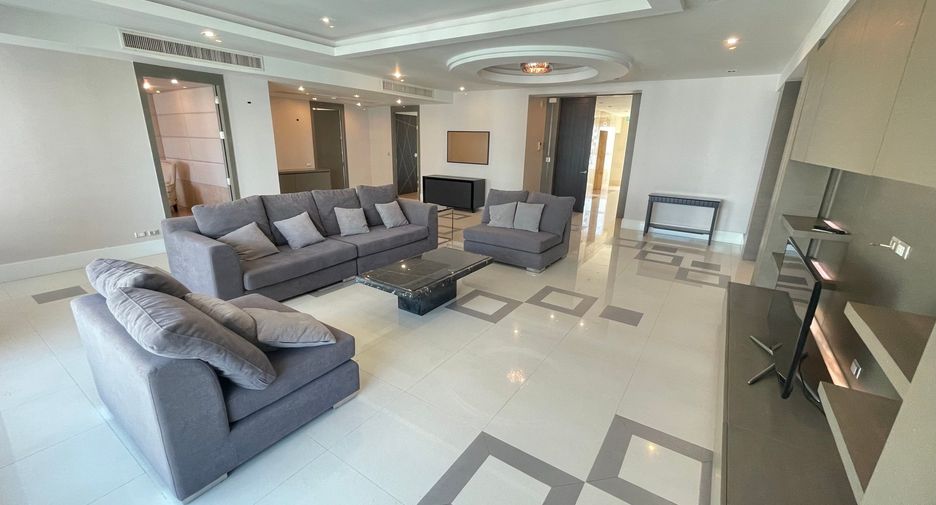 For rent 4 bedrooms condo in Khlong Toei, Bangkok