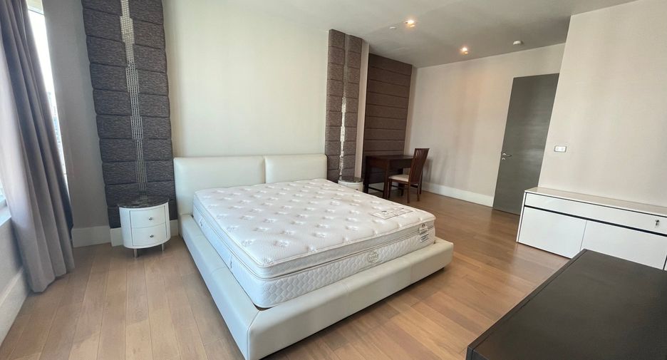 For rent 4 bedrooms condo in Khlong Toei, Bangkok