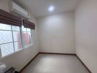 出租 4 卧室 联排别墅 在 Prawet, 曼谷