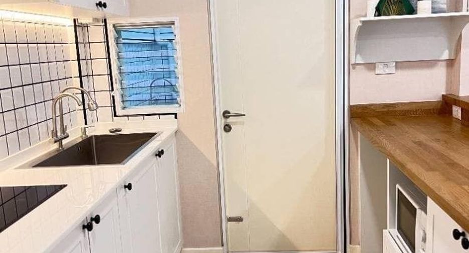 For rent 3 bedrooms townhouse in Prawet, Bangkok