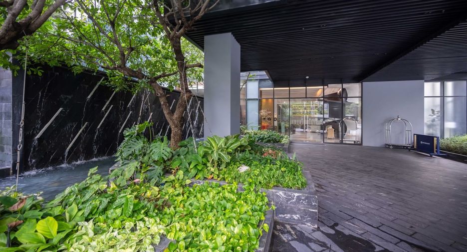 For sale 2 bedrooms condo in Khlong Toei, Bangkok