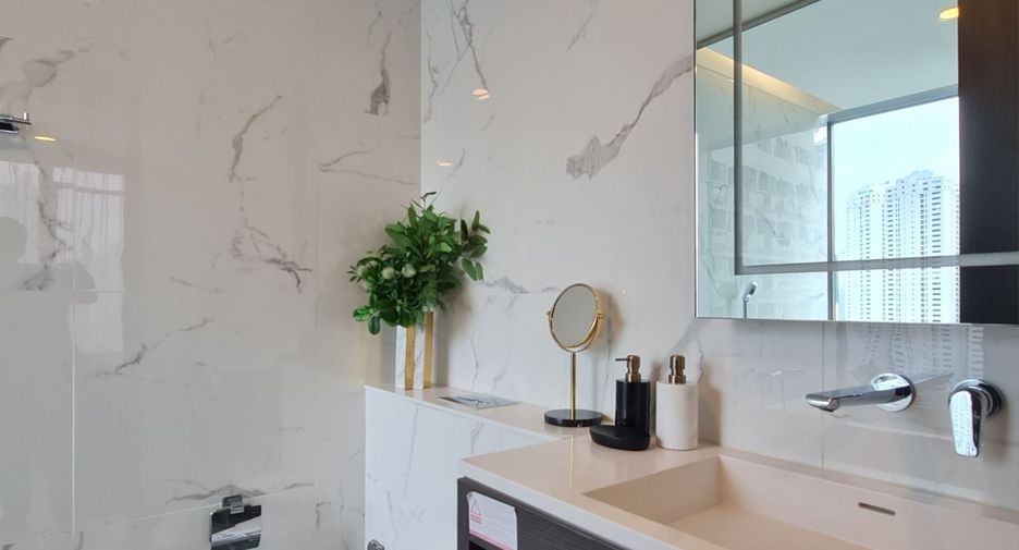 For sale 2 bedrooms condo in Khlong Toei, Bangkok