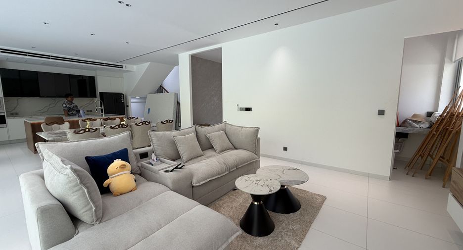 For sale 4 bedrooms villa in Thalang, Phuket