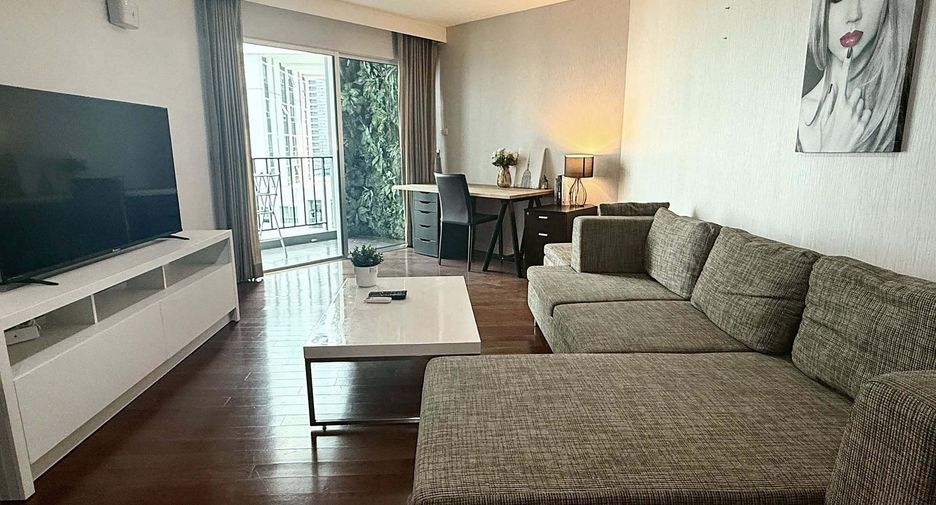 For rent 3 bedrooms condo in Huai Khwang, Bangkok