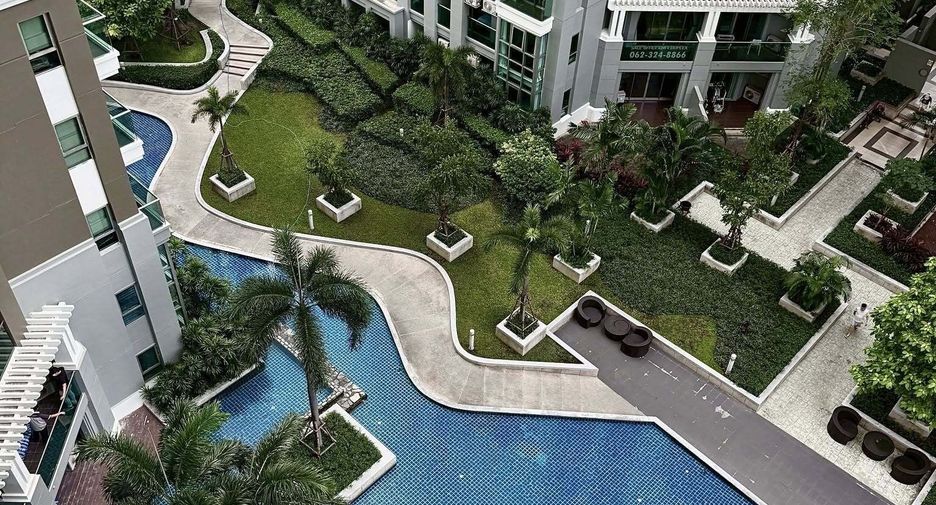 For rent 3 bedrooms condo in Huai Khwang, Bangkok