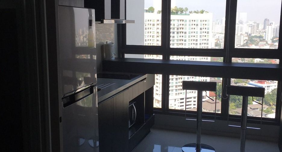For rent 1 bed condo in Khlong Toei, Bangkok