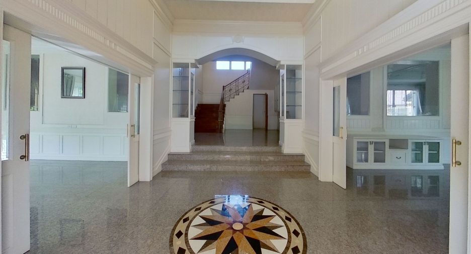 For sale 8 bedrooms villa in Doi Saket, Chiang Mai