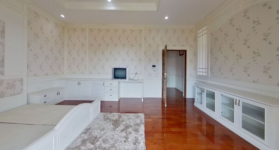 For sale 8 bedrooms villa in Doi Saket, Chiang Mai