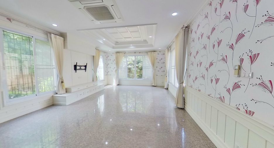 For sale 8 bedrooms villa in Doi Saket, Chiang Mai