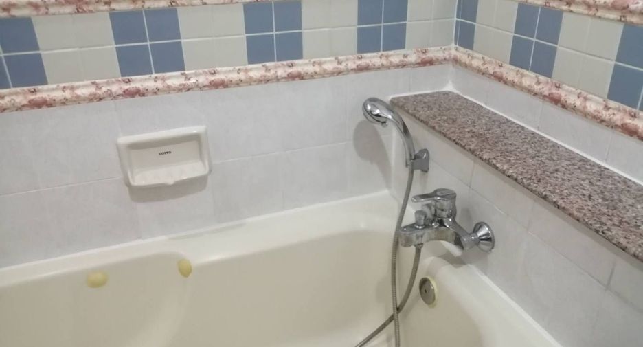For sale 2 bedrooms condo in Wang Thonglang, Bangkok