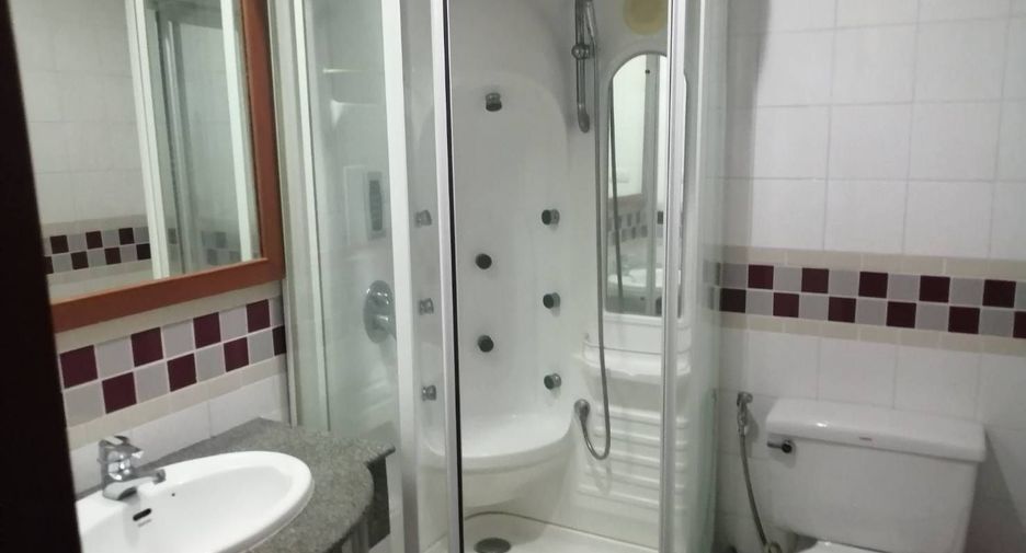 For sale 2 bedrooms condo in Wang Thonglang, Bangkok
