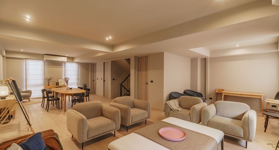 For sale and for rent 2 bedrooms townhouse in Watthana, Bangkok