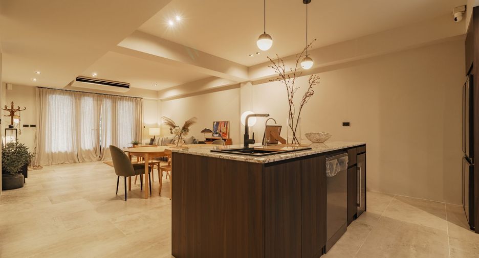 For sale and for rent 2 bedrooms townhouse in Watthana, Bangkok