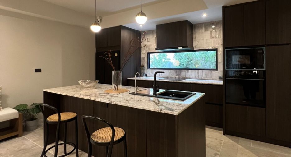 For sale and for rent 2 bedrooms townhouse in Watthana, Bangkok