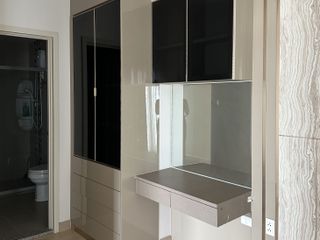 Condo en venta de 2 habitaciones en Huai Khwang, Bangkok