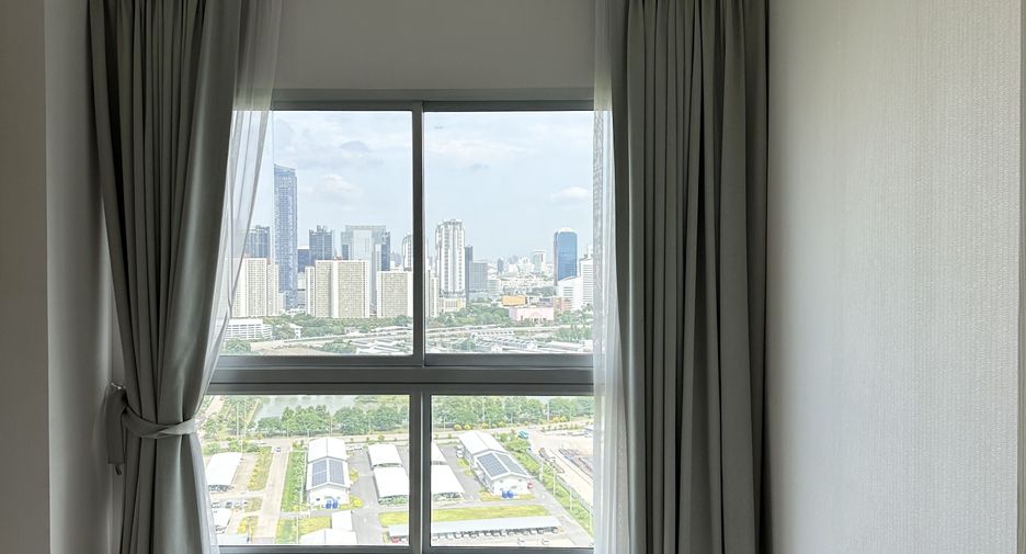 For sale 2 bedrooms condo in Huai Khwang, Bangkok