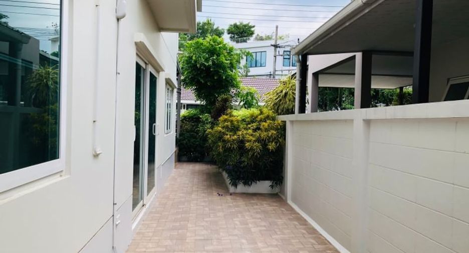 For sale 4 bedrooms house in Mueang Chiang Mai, Chiang Mai