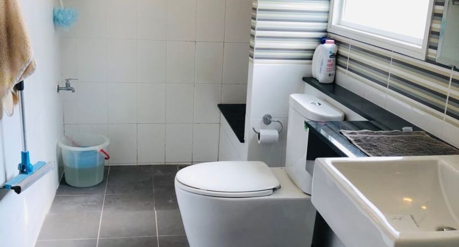 For sale 4 bedrooms house in Mueang Chiang Mai, Chiang Mai