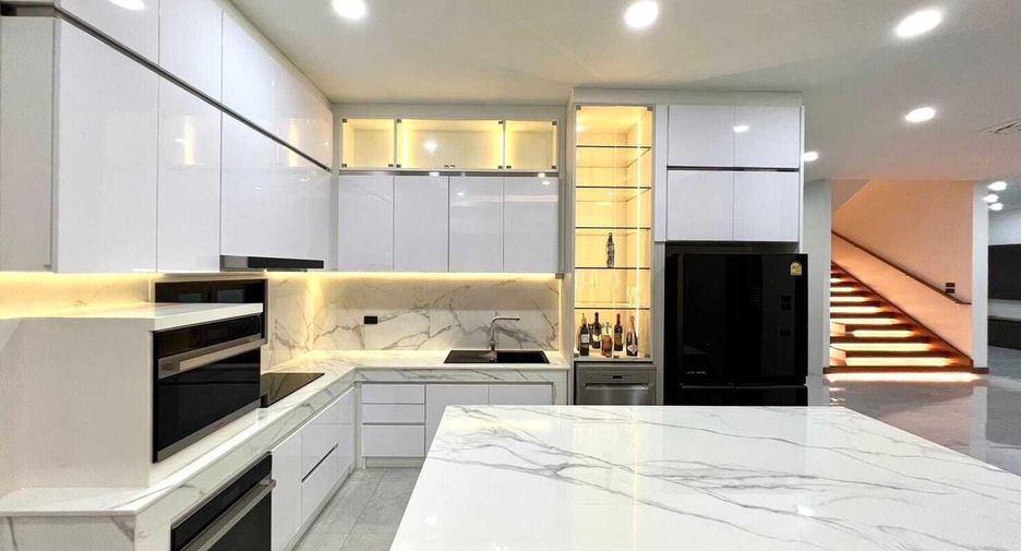Villa en venta de 4 habitaciones en Hang Dong, Chiang Mai